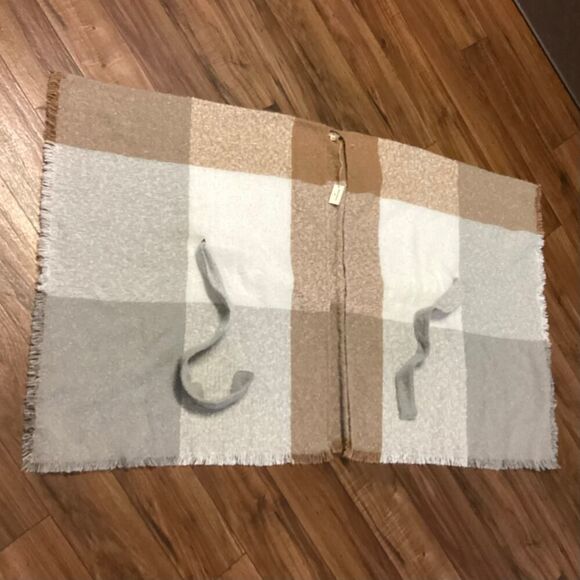 World Market Windowpane Turtleneck Boucle Poncho in Tan/Gray/White NWT OS - Picture 6 of 8